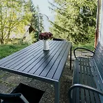 Peaceful Alpine Hideaway - Hot Tub & Terrace Lejlighed *
