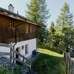 Peaceful Alpine Hideaway - Hot Tub & Terrace Lejlighed