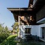 Peaceful Alpine Hideaway - Hot Tub & Terrace Lejlighed Axalp