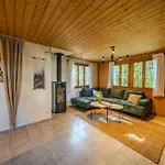 Peaceful Alpine Hideaway - Hot Tub & Terrace Lejlighed Axalp