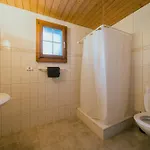 Peaceful Alpine Hideaway - Hot Tub & Terrace Lejlighed