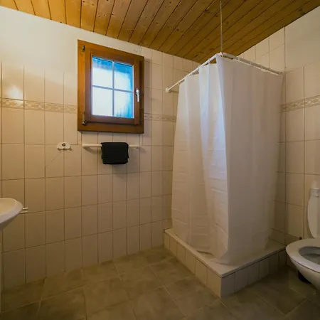 Peaceful Alpine Hideaway - Hot Tub & Terrace Apartamento