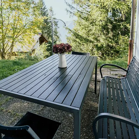 Peaceful Alpine Hideaway - Hot Tub & Terrace Lejlighed *