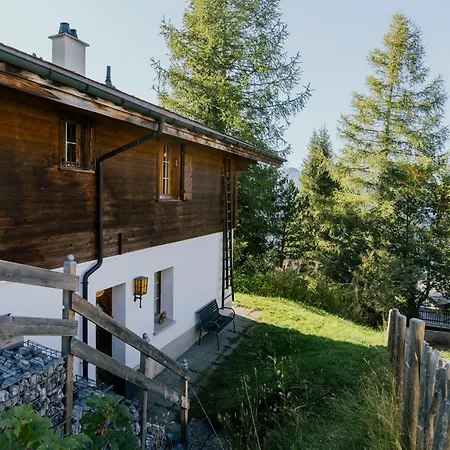 Peaceful Alpine Hideaway - Hot Tub & Terrace Lejlighed
