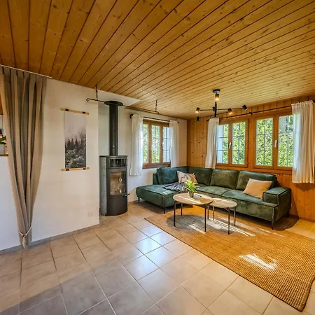 Peaceful Alpine Hideaway - Hot Tub & Terrace Lejlighed Axalp