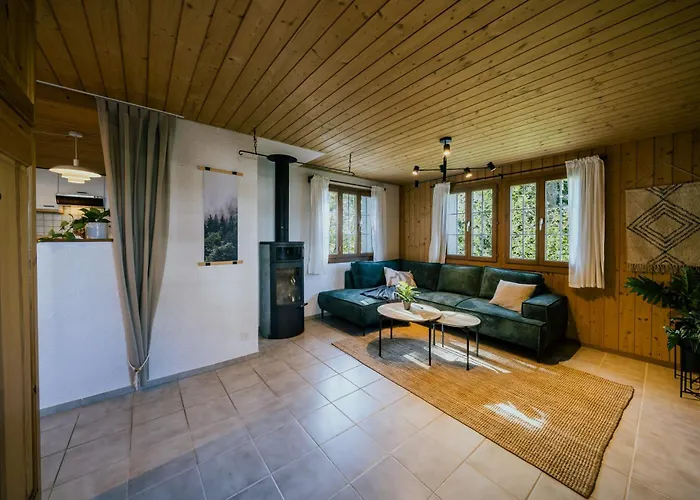 Peaceful Alpine Hideaway - Hot Tub & Terrace Lejlighed Axalp