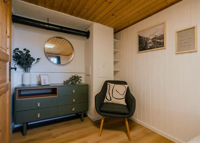 Peaceful Alpine Hideaway - Hot Tub & Terrace Appartamento