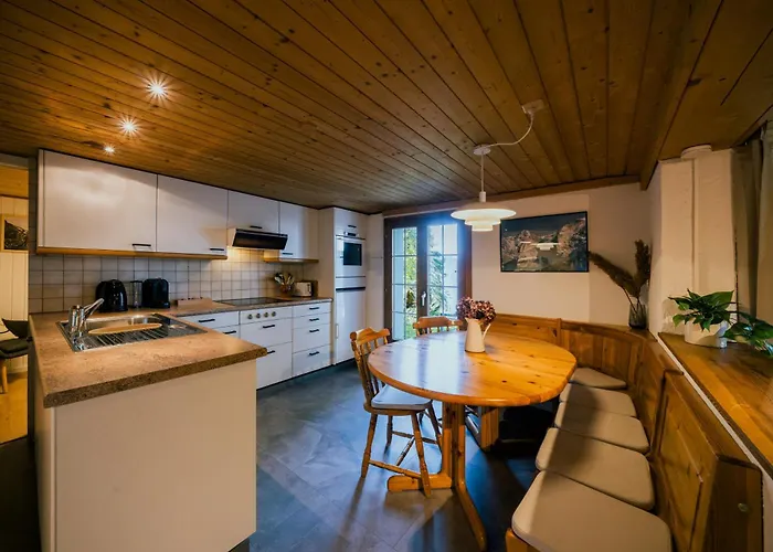 Peaceful Alpine Hideaway - Hot Tub & Terrace Appartamento Axalp