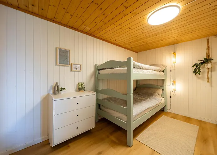 Peaceful Alpine Hideaway - Hot Tub & Terrace Apartman