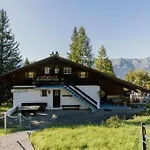 Peaceful Alpine Hideaway - Hot Tub & Terrace Axalp