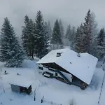Peaceful Alpine Hideaway - Hot Tub & Terrace *