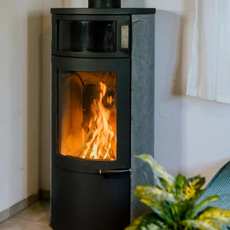 Peaceful Alpine Hideaway - Hot Tub & Terrace *